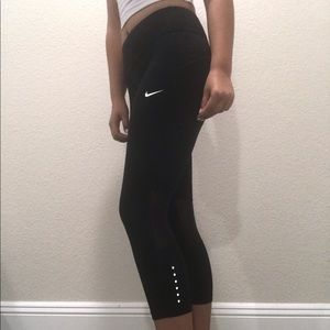 Nike black cropped leggings